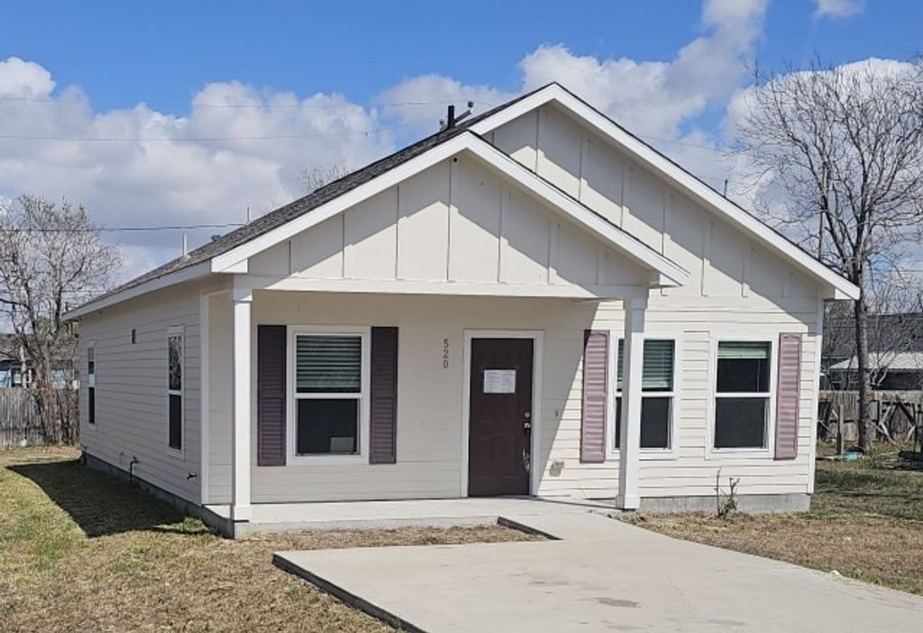520 E Verbina St, Taft, TX 78390