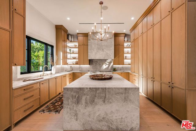 4425 Atoll Avenue, Sherman Oaks, CA 91423