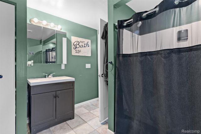 7250 Frances Road, Montrose Charter Township, MI 48433