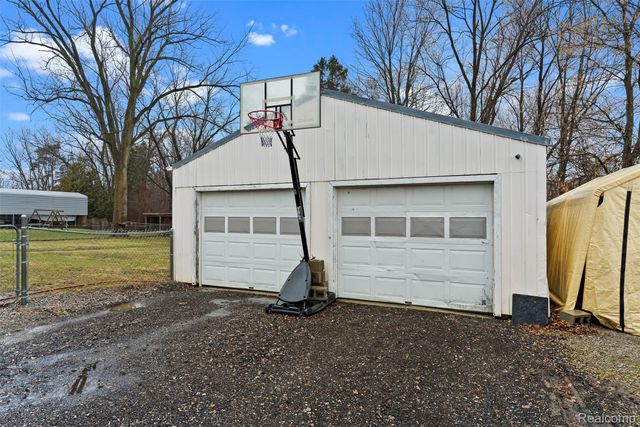 7250 Frances Road, Montrose Charter Township, MI 48433