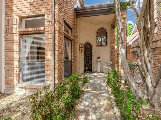 6205 Twin Oaks Circle, Dallas, TX 75240