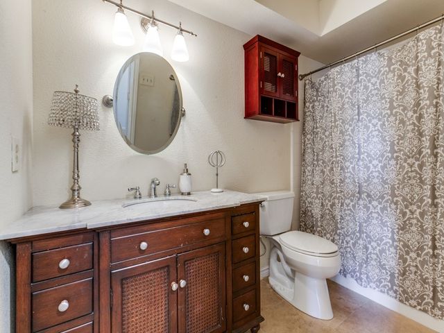 6205 Twin Oaks Circle, Dallas, TX 75240