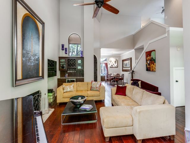 6205 Twin Oaks Circle, Dallas, TX 75240