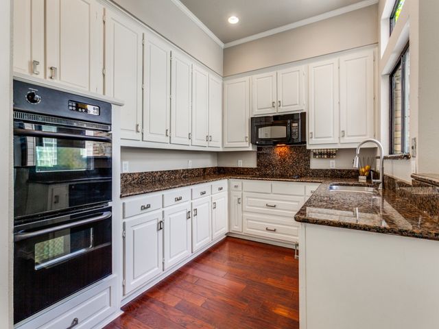 6205 Twin Oaks Circle, Dallas, TX 75240