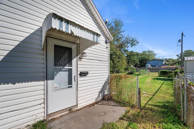 1440-1442 S Laura Ave, Wichita, KS 67211