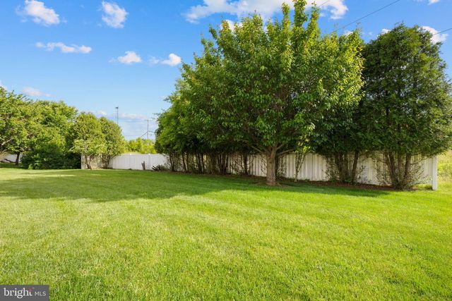 4 HARTFELD RD, Newtown, PA 18940