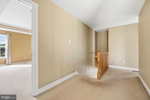 4 HARTFELD RD, Newtown, PA 18940