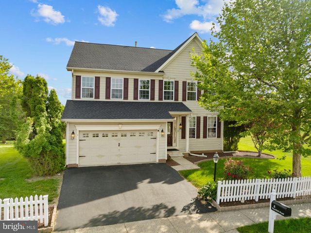 4 HARTFELD RD, Newtown, PA 18940