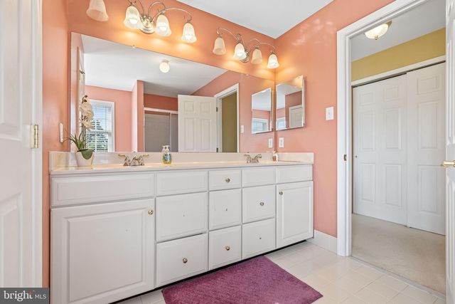 4 HARTFELD RD, Newtown, PA 18940