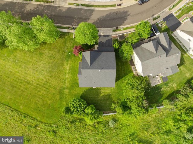 4 HARTFELD RD, Newtown, PA 18940