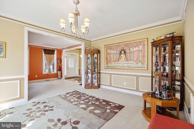 4 HARTFELD RD, Newtown, PA 18940