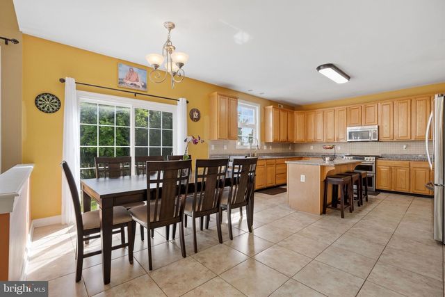 4 HARTFELD RD, Newtown, PA 18940