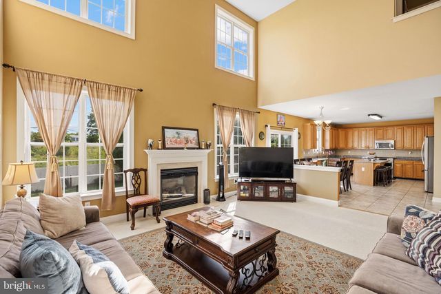 4 HARTFELD RD, Newtown, PA 18940