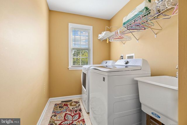 4 HARTFELD RD, Newtown, PA 18940
