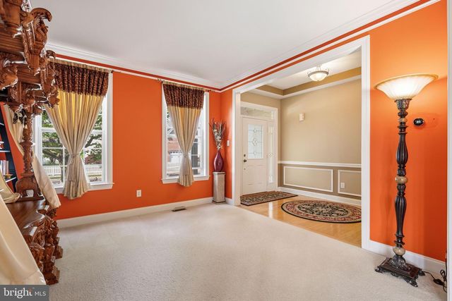 4 HARTFELD RD, Newtown, PA 18940