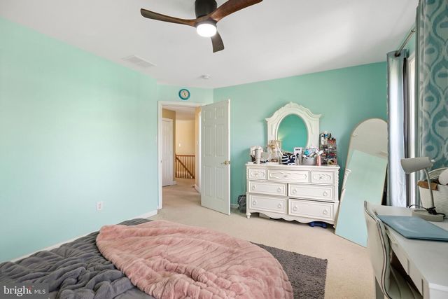 4 HARTFELD RD, Newtown, PA 18940
