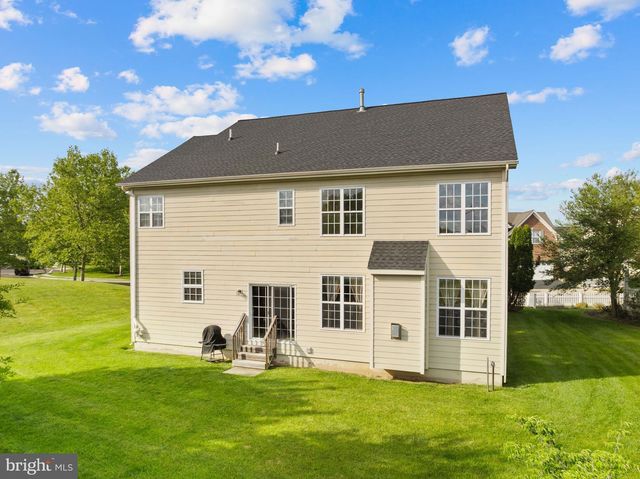 4 HARTFELD RD, Newtown, PA 18940