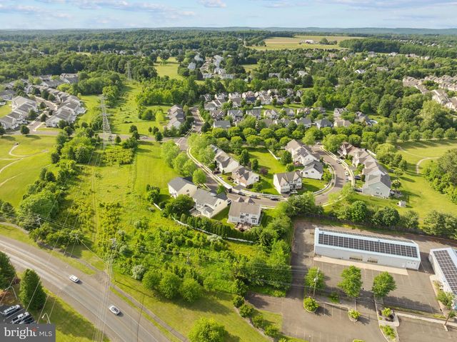 4 HARTFELD RD, Newtown, PA 18940