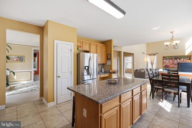 4 HARTFELD RD, Newtown, PA 18940