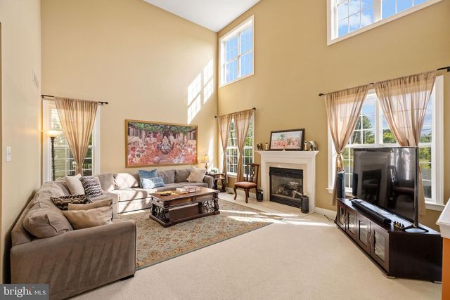 4 HARTFELD RD, Newtown, PA 18940