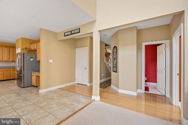 4 HARTFELD RD, Newtown, PA 18940