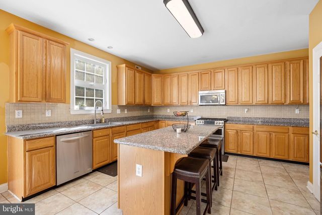 4 HARTFELD RD, Newtown, PA 18940