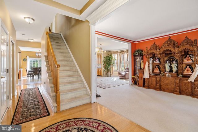 4 HARTFELD RD, Newtown, PA 18940