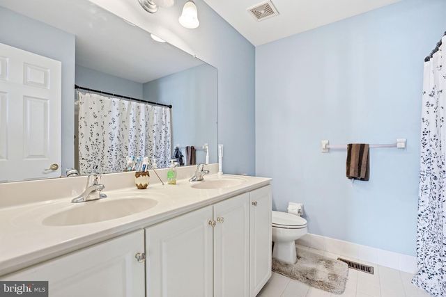 4 HARTFELD RD, Newtown, PA 18940