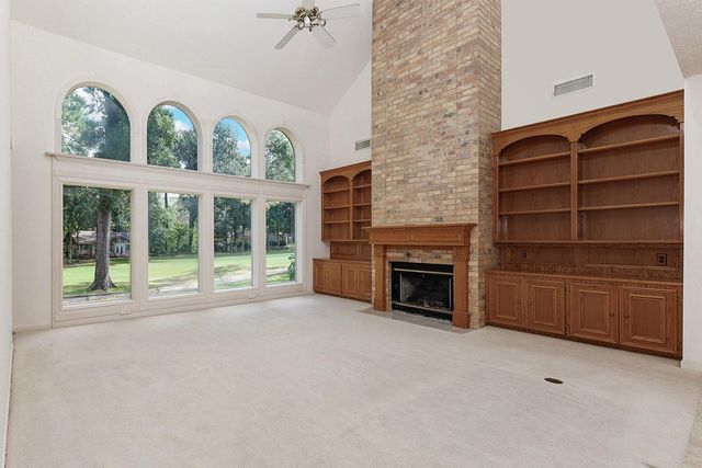 3134 Lake Island Drive, Montgomery, TX 77356