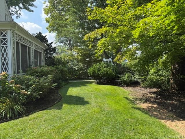 18 Shoreview Road, Manhasset, NY 11030