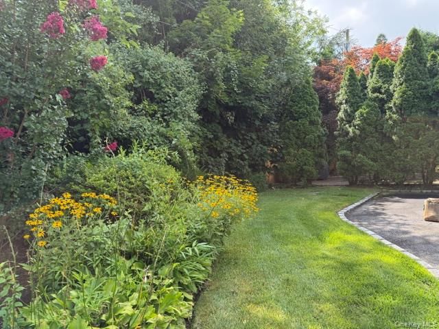18 Shoreview Road, Manhasset, NY 11030