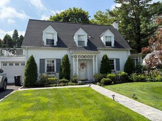 18 Shoreview Road, Manhasset, NY 11030