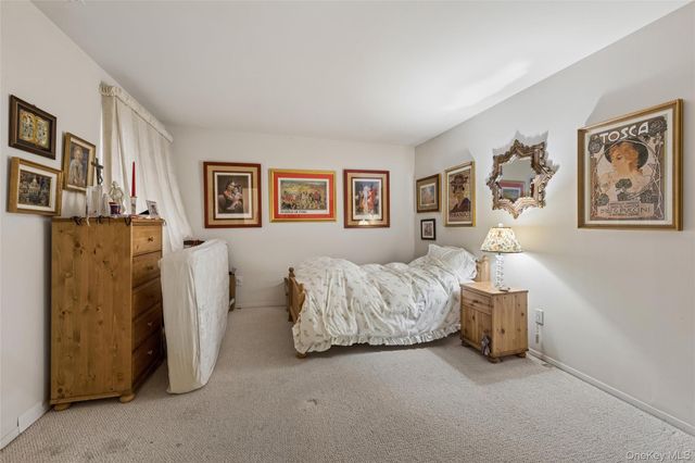 154 Farm House Court, Manorville, NY 11949