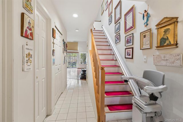 154 Farm House Court, Manorville, NY 11949