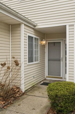 154 Farm House Court, Manorville, NY 11949