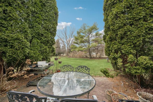 154 Farm House Court, Manorville, NY 11949