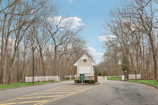 154 Farm House Court, Manorville, NY 11949