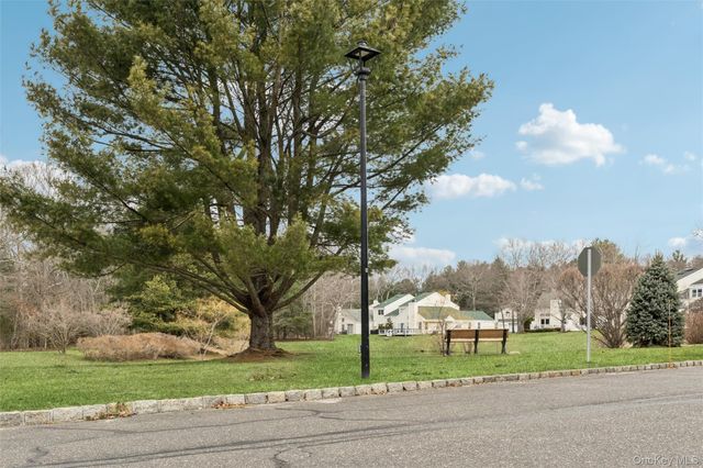 154 Farm House Court, Manorville, NY 11949