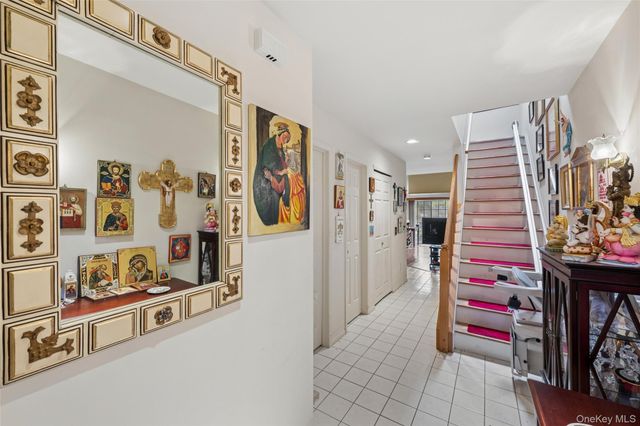 154 Farm House Court, Manorville, NY 11949