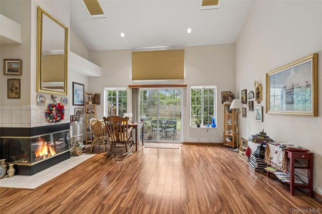 154 Farm House Court, Manorville, NY 11949