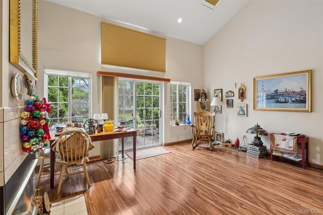 154 Farm House Court, Manorville, NY 11949