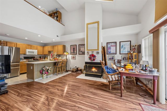 154 Farm House Court, Manorville, NY 11949