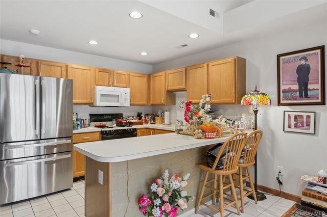 154 Farm House Court, Manorville, NY 11949