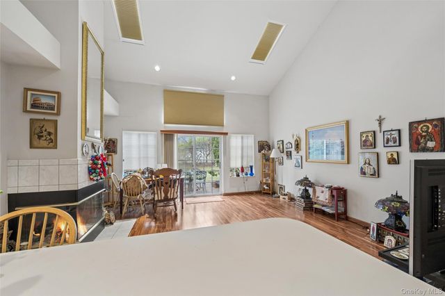 154 Farm House Court, Manorville, NY 11949