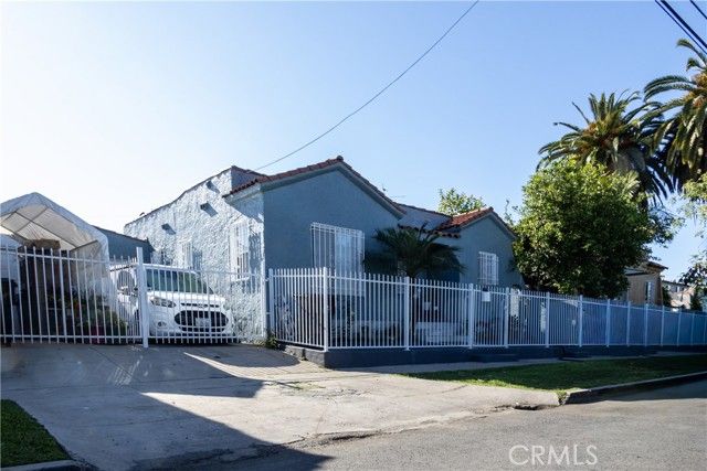 8205 Stanford, Los Angeles, CA 90001