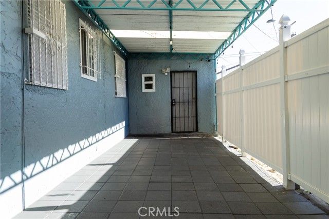 8205 Stanford, Los Angeles, CA 90001