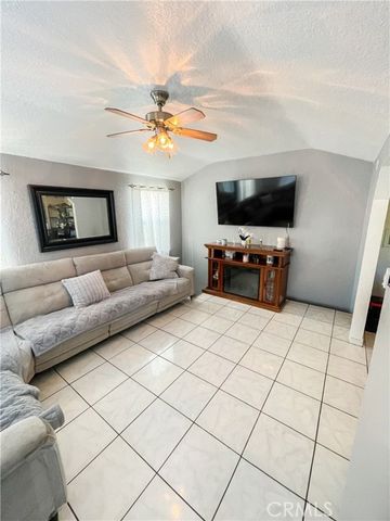 8205 Stanford, Los Angeles, CA 90001