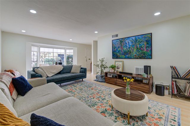 6343 Briar Rose Drive 142, Houston, TX 77057