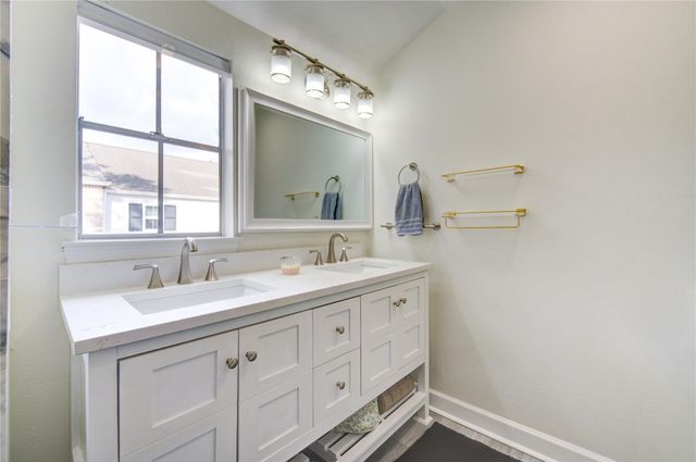 6343 Briar Rose Drive 142, Houston, TX 77057