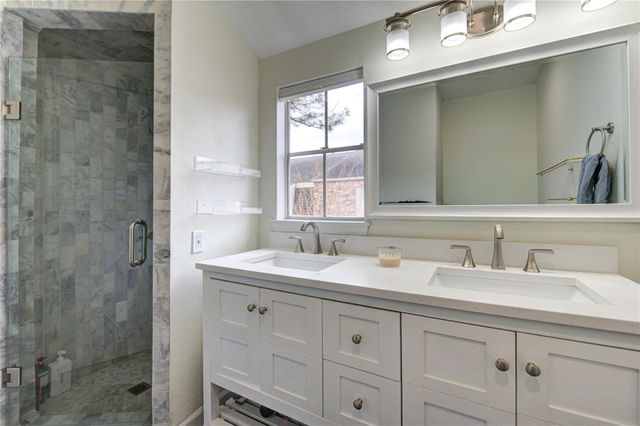 6343 Briar Rose Drive 142, Houston, TX 77057